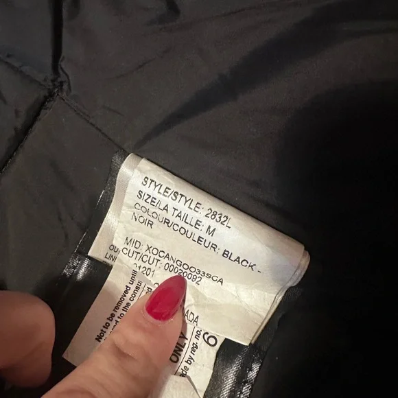 Canada Goose Black Arctic Program Vest - Picture 7 of 8